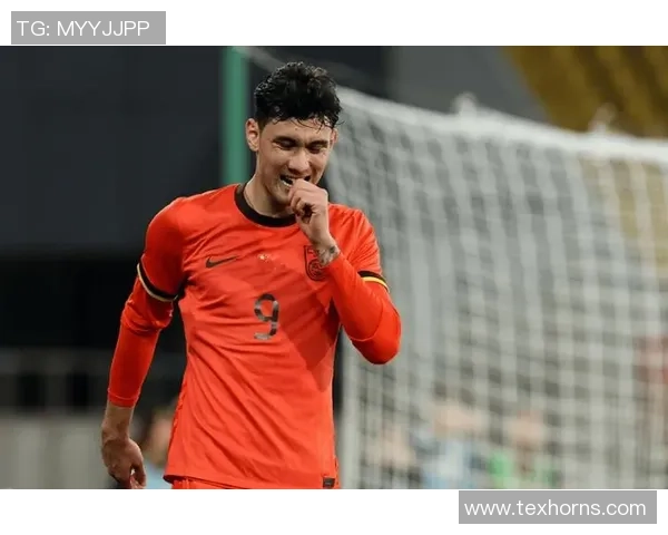 足球明星与中国女友的浪漫故事揭示了跨国恋情的甜蜜与挑战